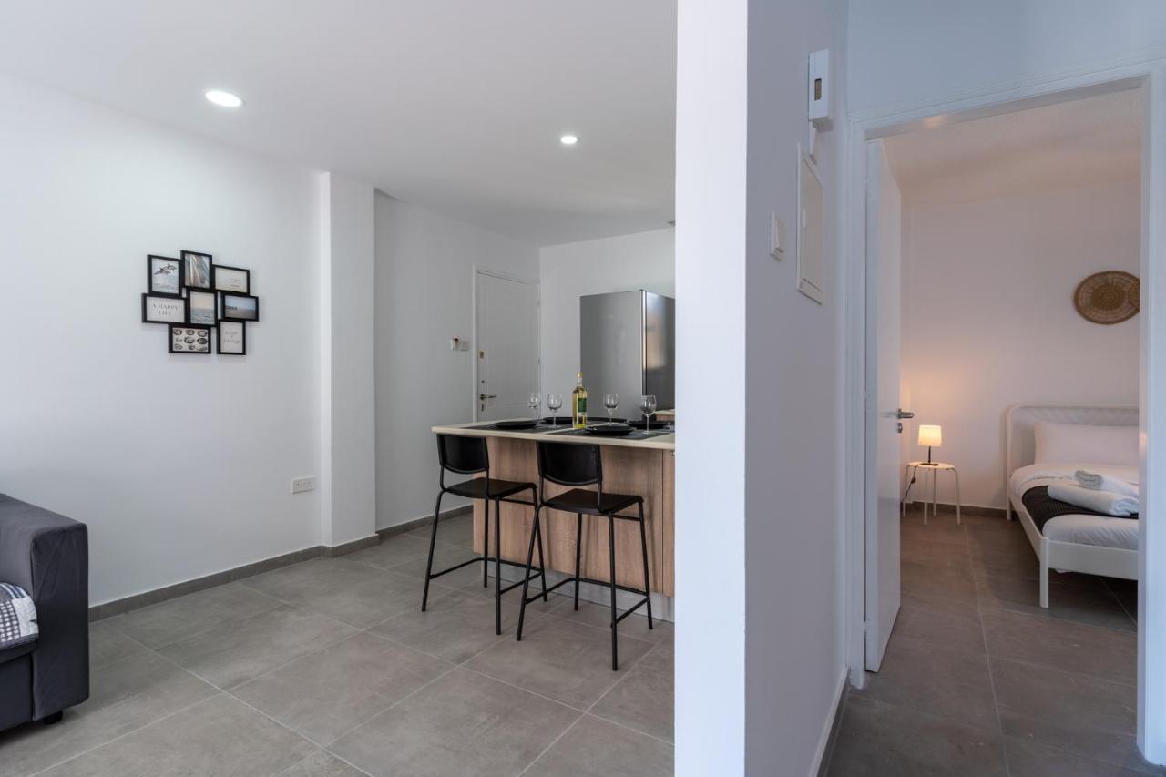 Odyssey - Captivating 2-Bedroom Retreat In Larnaca Exteriör bild