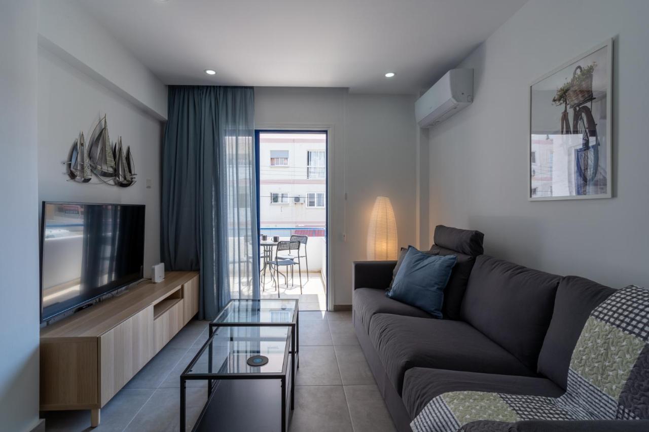 Odyssey - Captivating 2-Bedroom Retreat In Larnaca Exteriör bild
