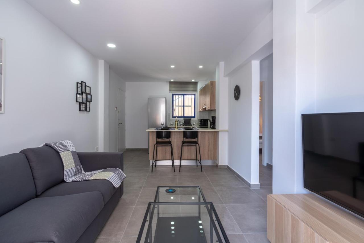 Odyssey - Captivating 2-Bedroom Retreat In Larnaca Exteriör bild