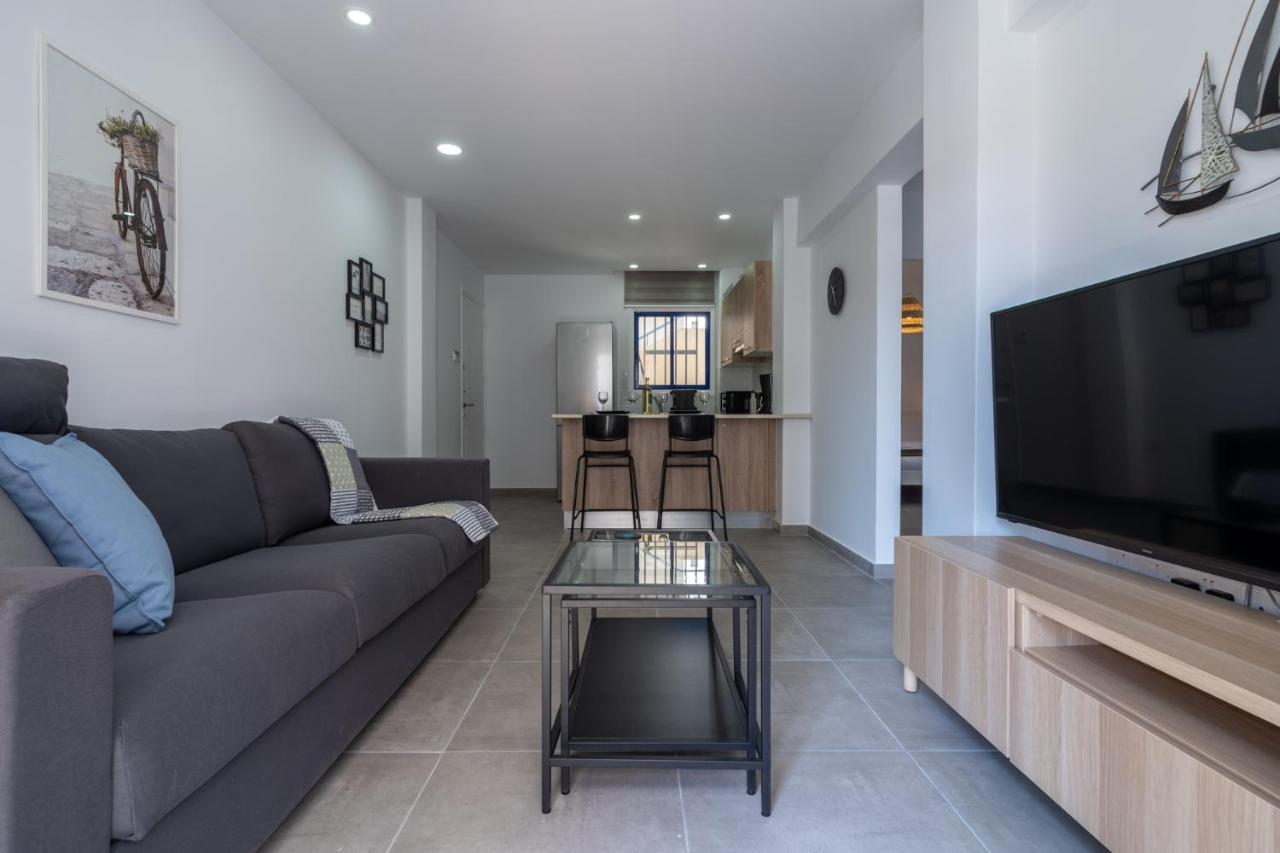 Odyssey - Captivating 2-Bedroom Retreat In Larnaca Exteriör bild